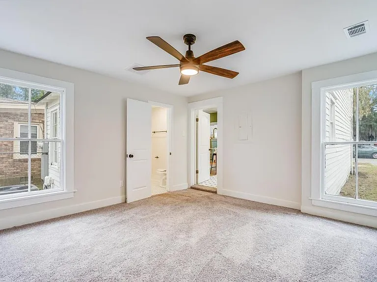 1008 E Waldburg St — Photo 12