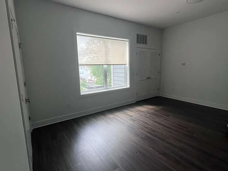 310 Madison Ave #202 — Photo 7