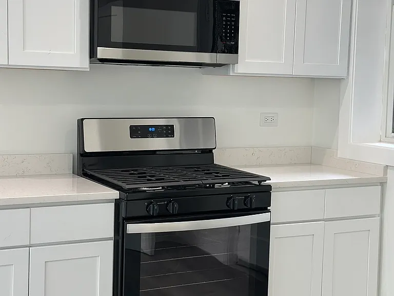 1546 W Arthur Ave #4 — Photo 3