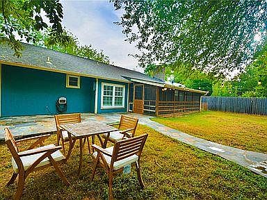 2nd image of 402 Heartwood Dr