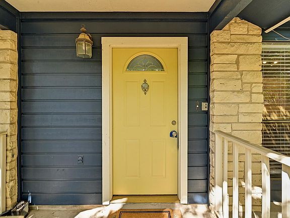 2nd image of 275 Mooring Cir APT B
