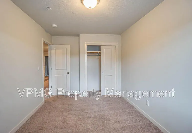 137 N 44th Pl — Photo 25