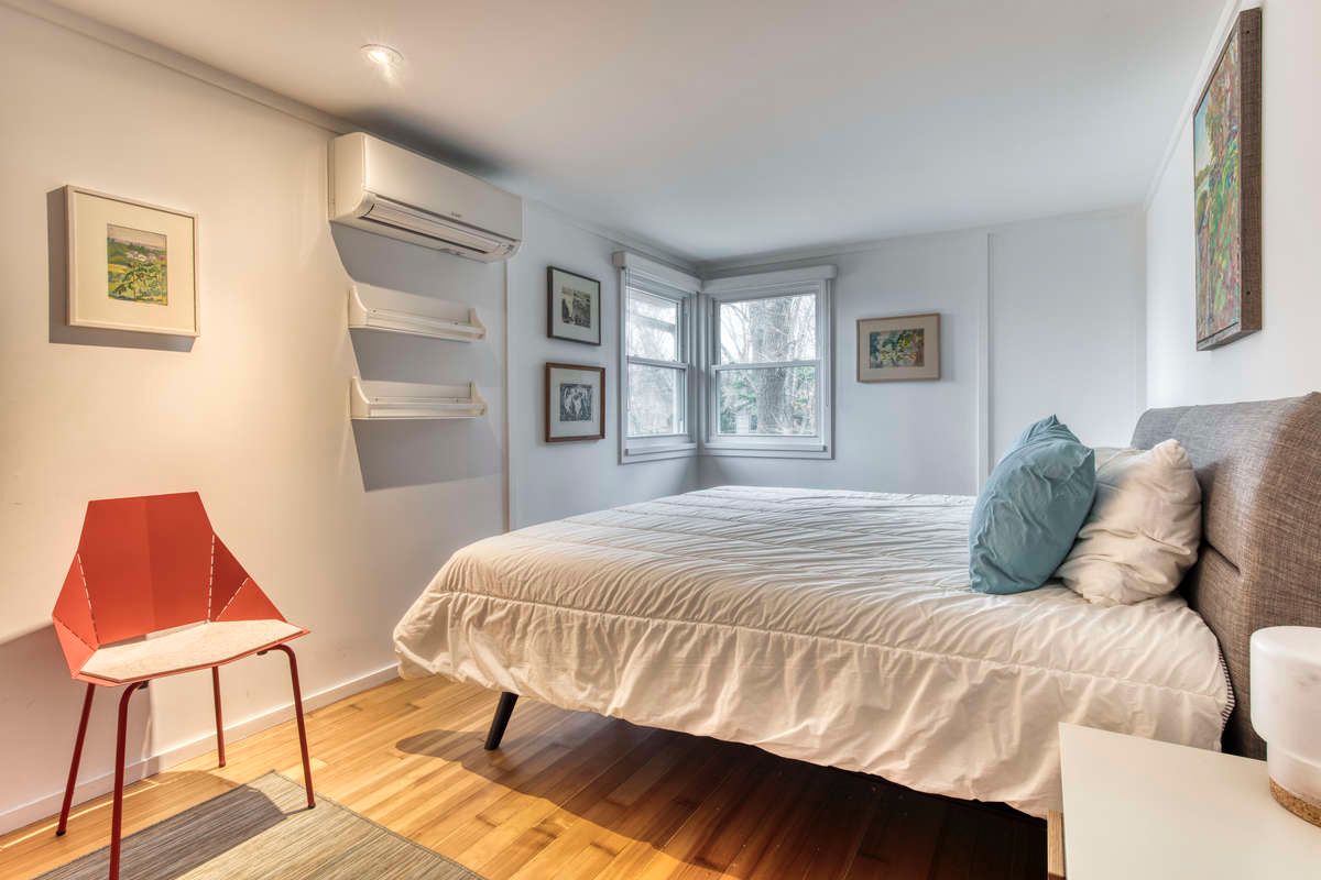 Guest bedroom
