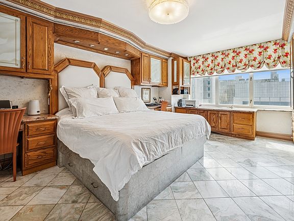 5th image of 422 E 72nd St APT 28D