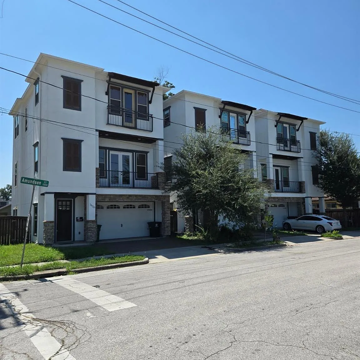 3 bed, 3.5 bath, 2174 sqft, $2,400 — Photo 1