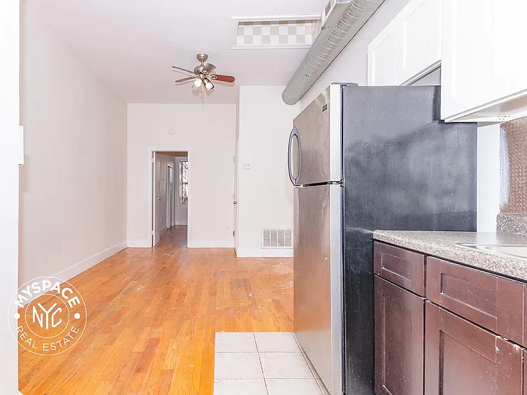 828 Halsey St #3A — Photo 2