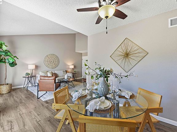 3rd image of 37200 Meadowbrook Cmn APT 203