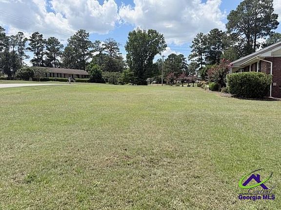 3rd image of 142 Lakewood Dr