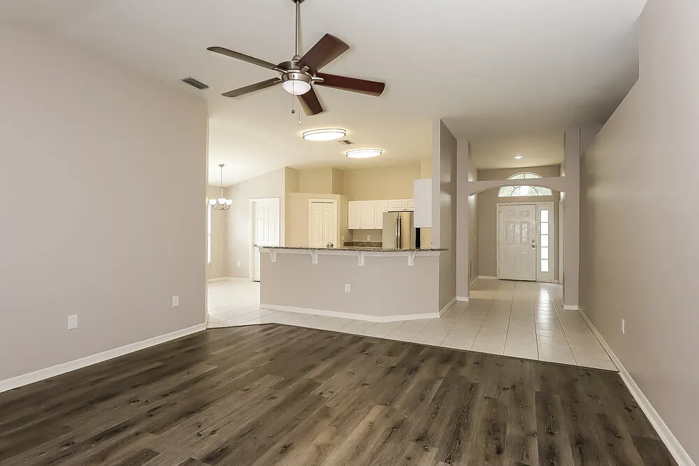 3 bed, 2.0 bath, 1707 sqft, $2,465 — Photo 2