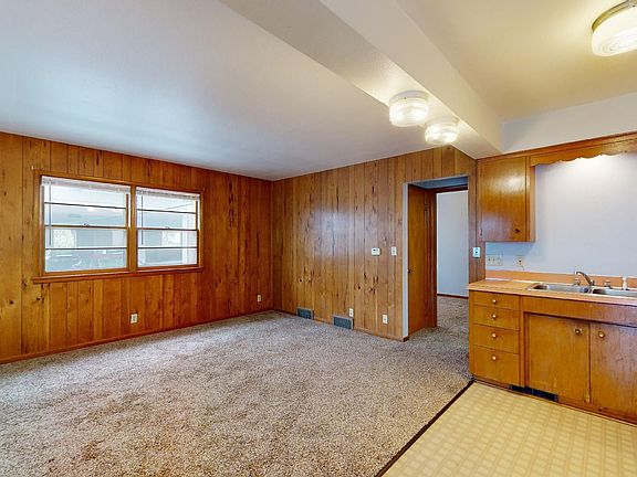 4th image of 210 Campus Ave Unit 8
