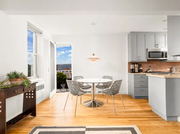 2390 Palisade Avenue image 4 of 18