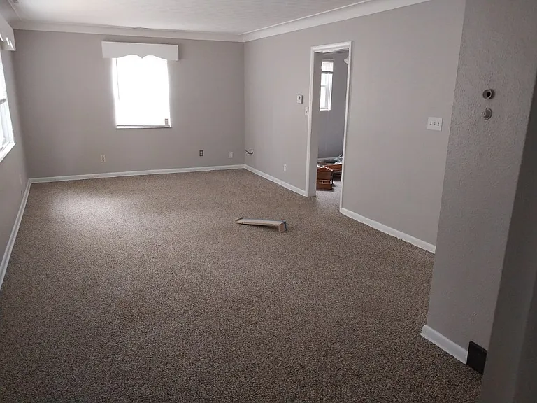 138 E 6th St #138/140 — Photo 16