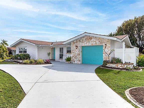 5th image of 702 Coral Dr