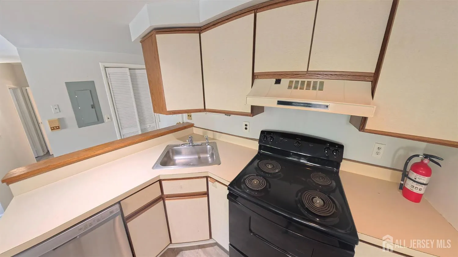 1 bed, 1.0 bath, 596 sqft, $1,800 — Photo 2