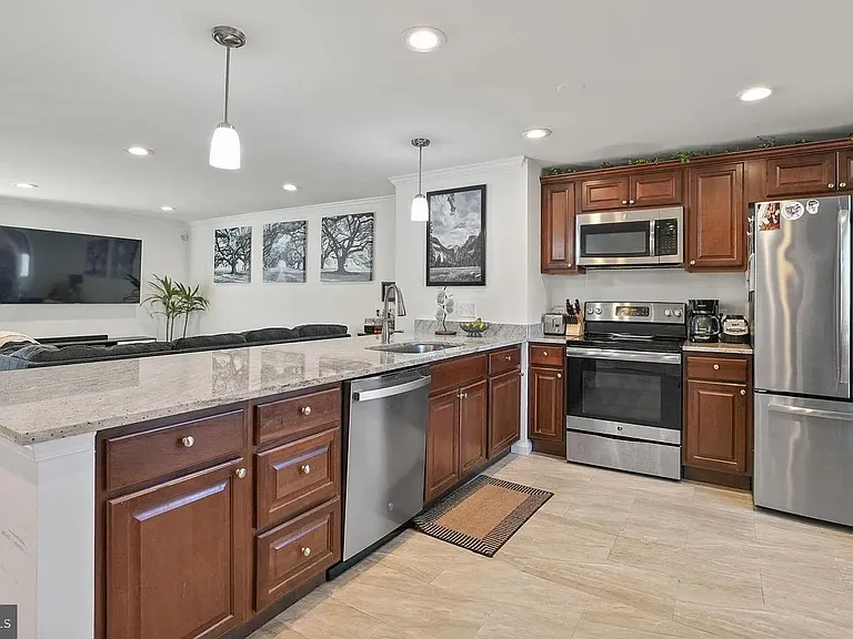 7680 Wolford Way — Photo 6