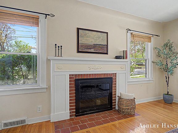 5th image of 912 Joslin St SE