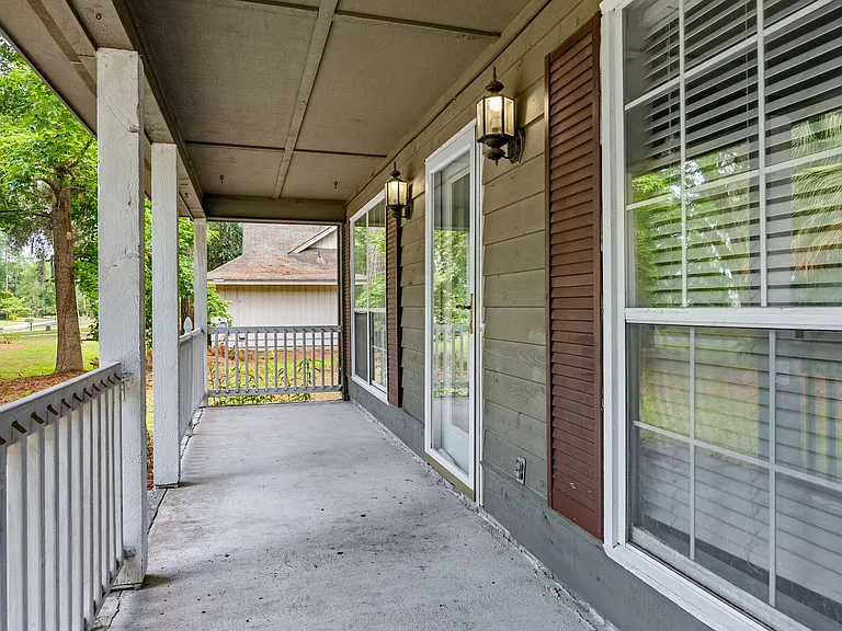 300 Davis Rd — Photo 4