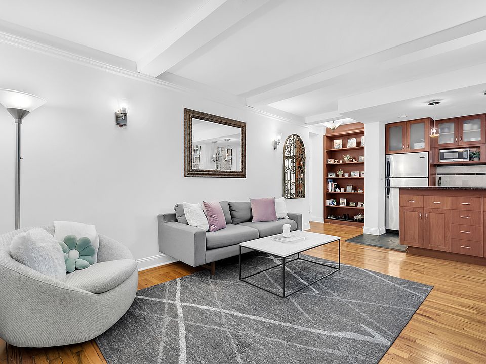 1st image of 333 E 43rd St APT 305