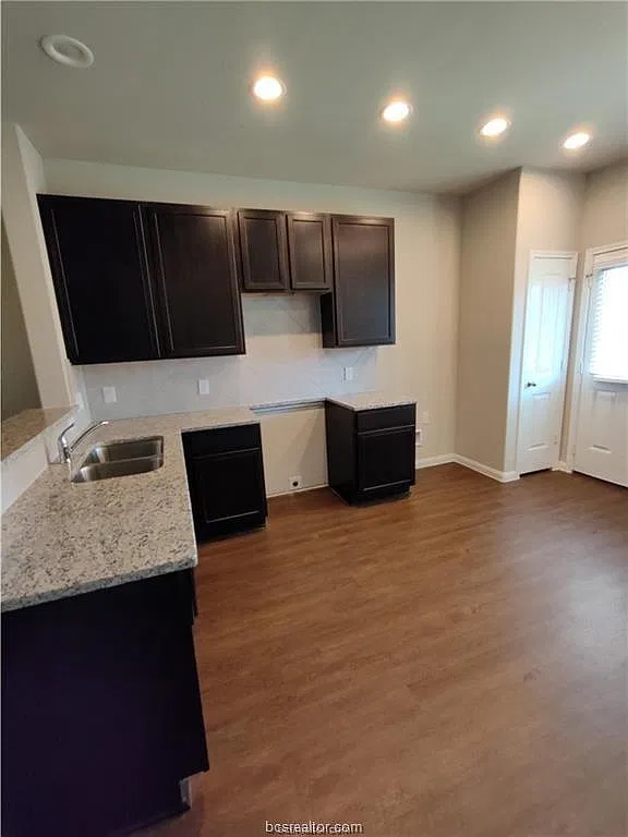 967 Crossing Dr — Photo 3