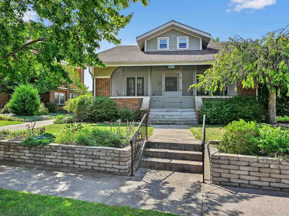 447 Edgewater Dr, Mishawaka, IN 46545