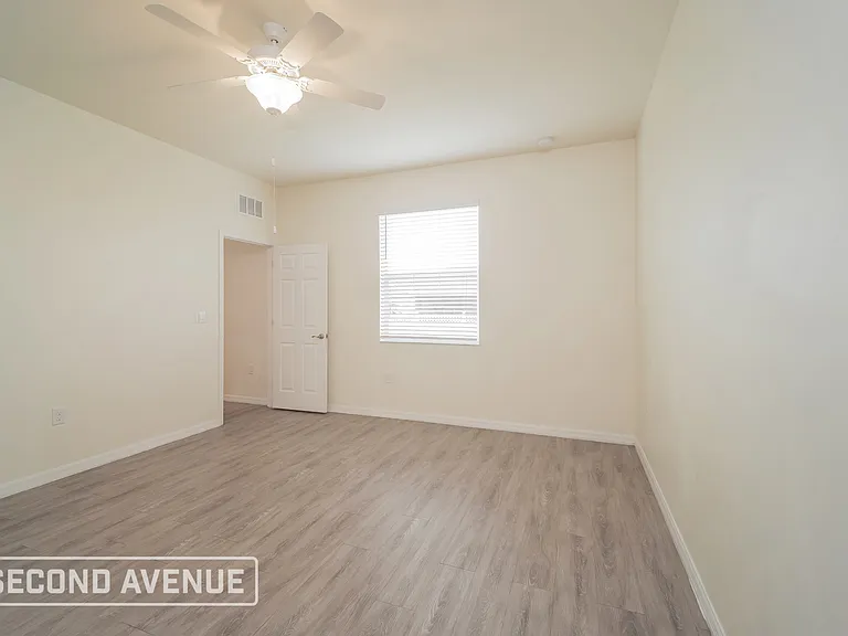 2107 NE 1st Pl — Photo 12