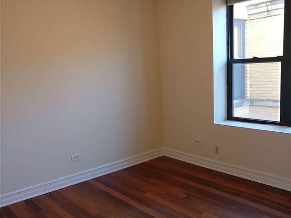 4th image of 4345 N Sawyer Ave #E2