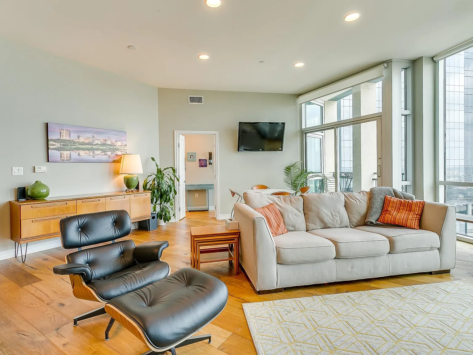 2 bed, 1175 sqft, $3,450 — Photo 2