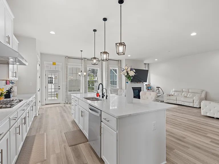 155 Lotus Ln — Photo 32