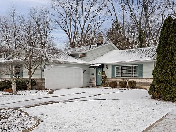 2nd image of 22920 Esther Ave