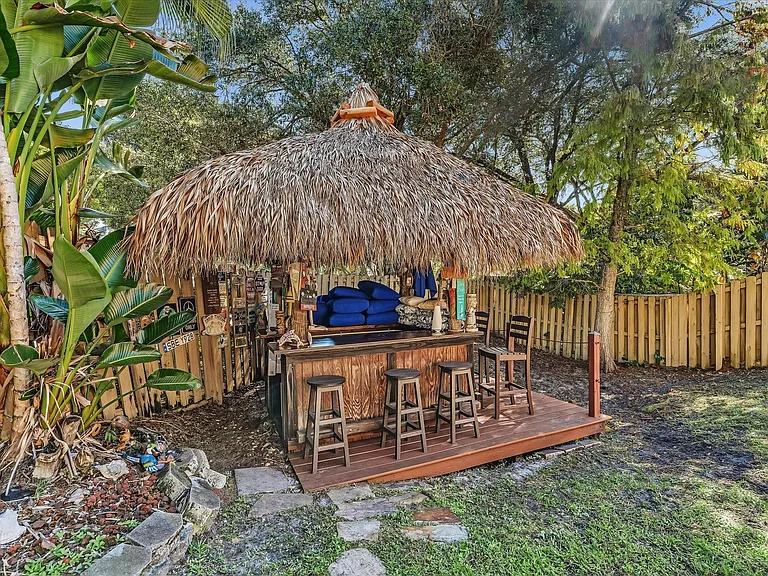 1449 Banyan Cir — Photo 21