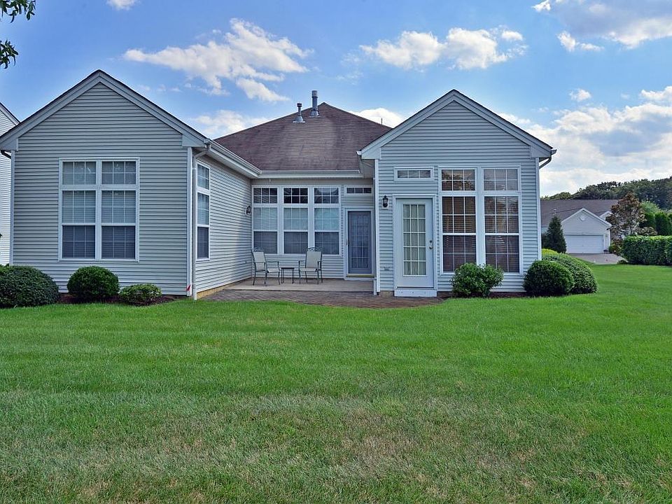 Rear Yard w/Enclosed Sunroom