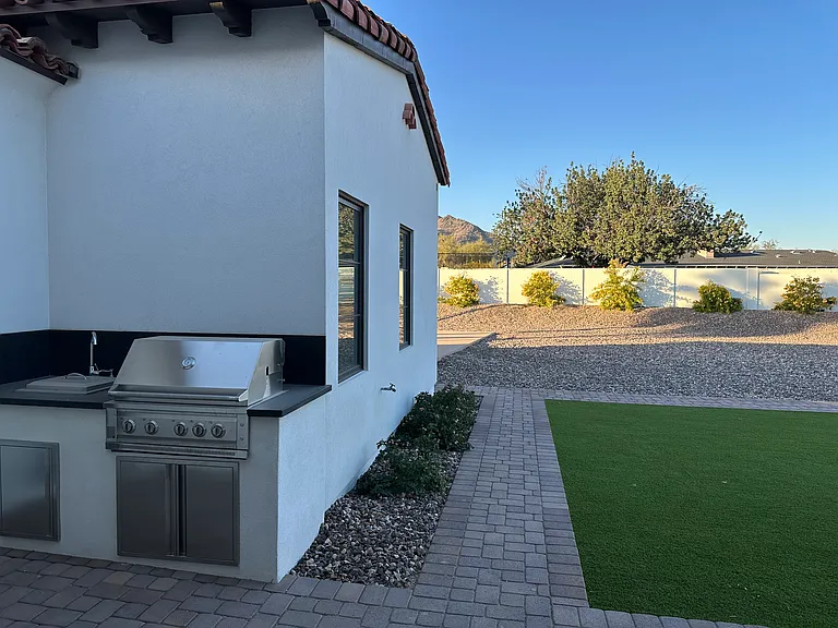 Outdoor kitchen / lawn panel