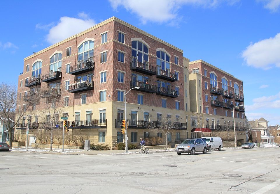 1st image of 1515 N Van Buren St APT 505