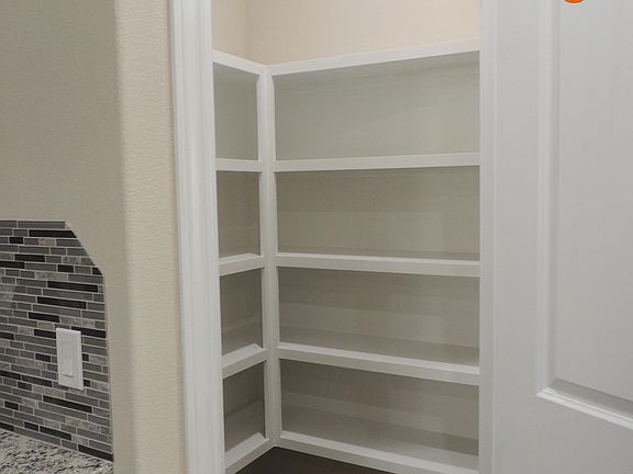 5th image of 15685 Pecan Dr