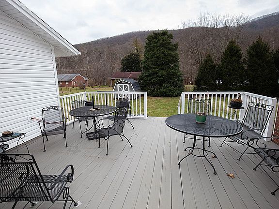 4th image of 2907 Winterberry Ave