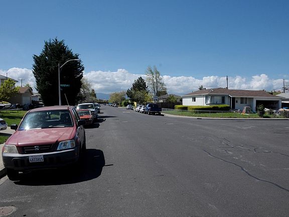 4th image of 1742 Eisenhower Dr