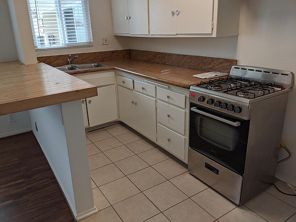 3rd image of 2320 Pacific Ave APT 6