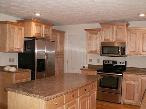 2nd image of 484 E Hillcrest Dr