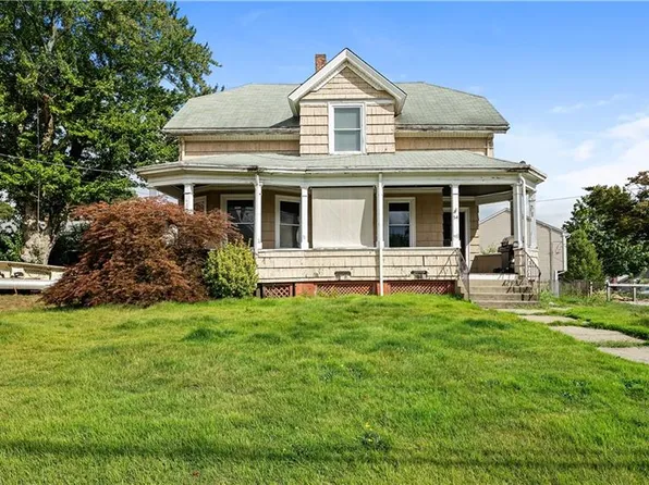 54 E Earle St, Cumberland, RI 02864