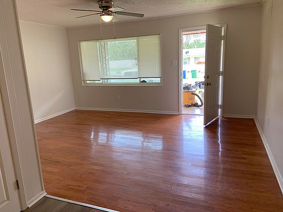 4th image of 1005 W 55th St