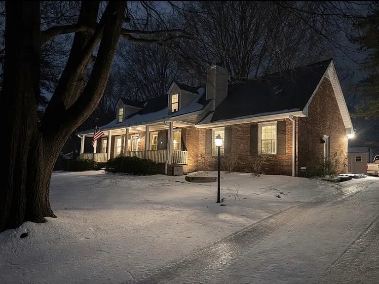 619 Chesterfield Cir — Photo 2