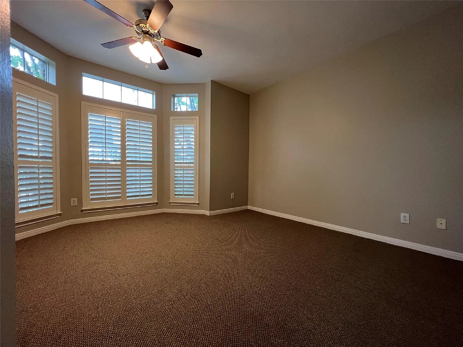 3 bed, 3.5 bath, 2546 sqft, $2,950 — Photo 3