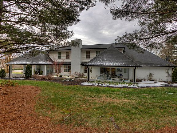 4th image of 1009 Heritage Square Ct