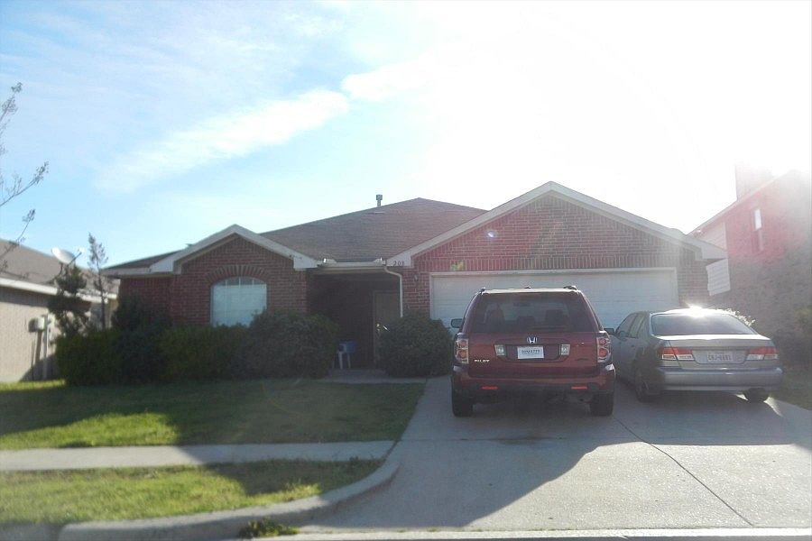 1st image of 208 Cobblestone Dr