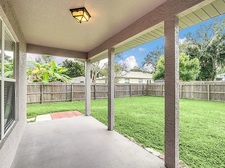 1422 Saffron Trl — Photo 29