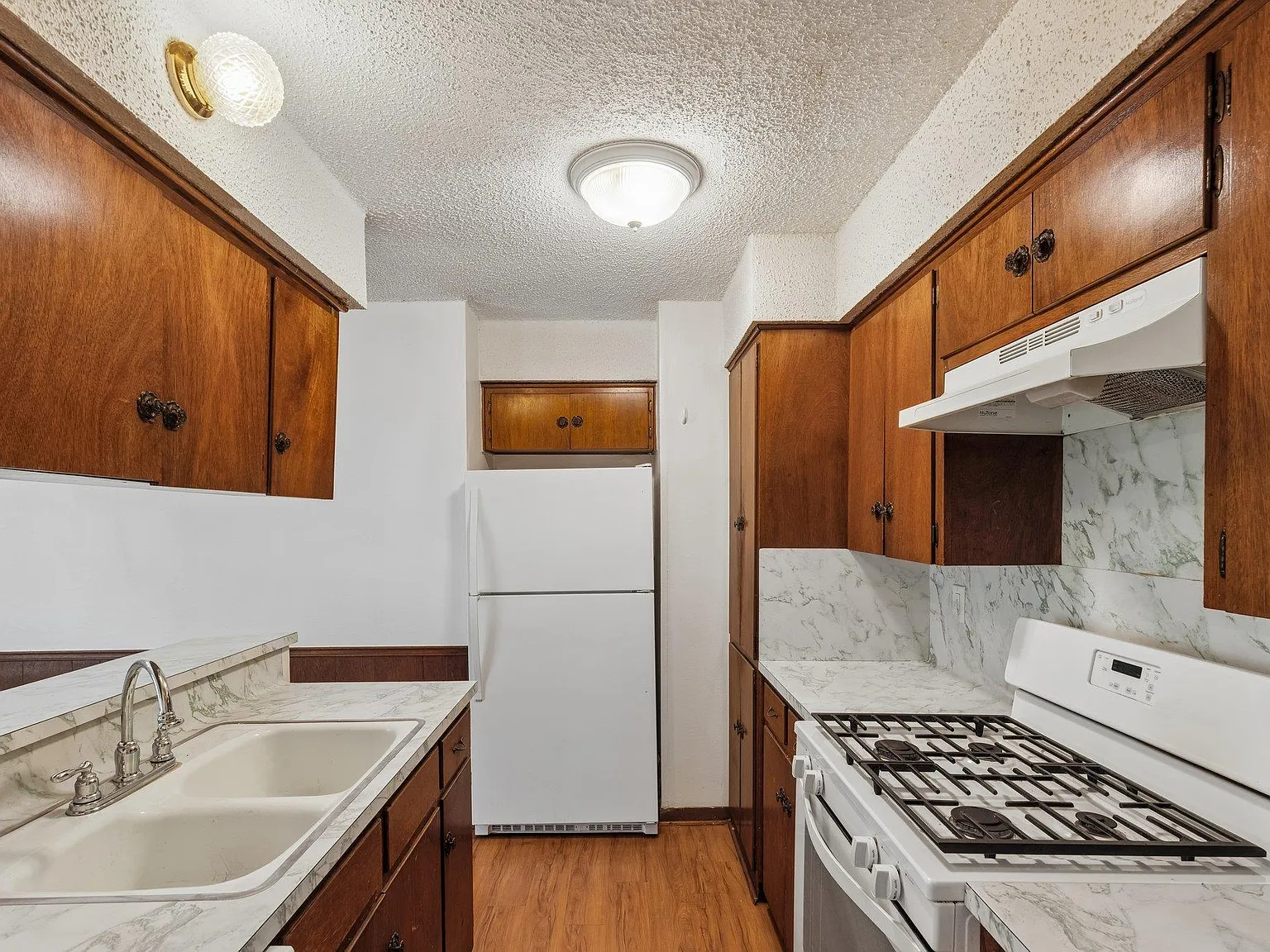 2 bed, 1.0 bath, 975 sqft, $1,550 — Photo 4