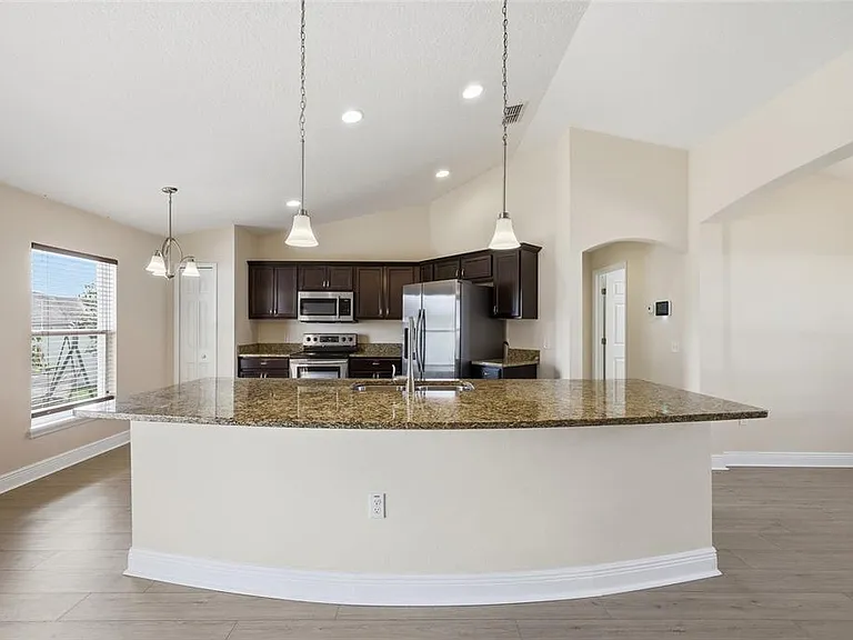 115 Maple Dr — Photo 11