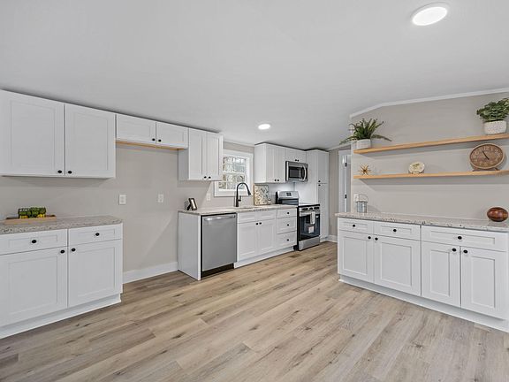 5th image of 4099 Oak Cir