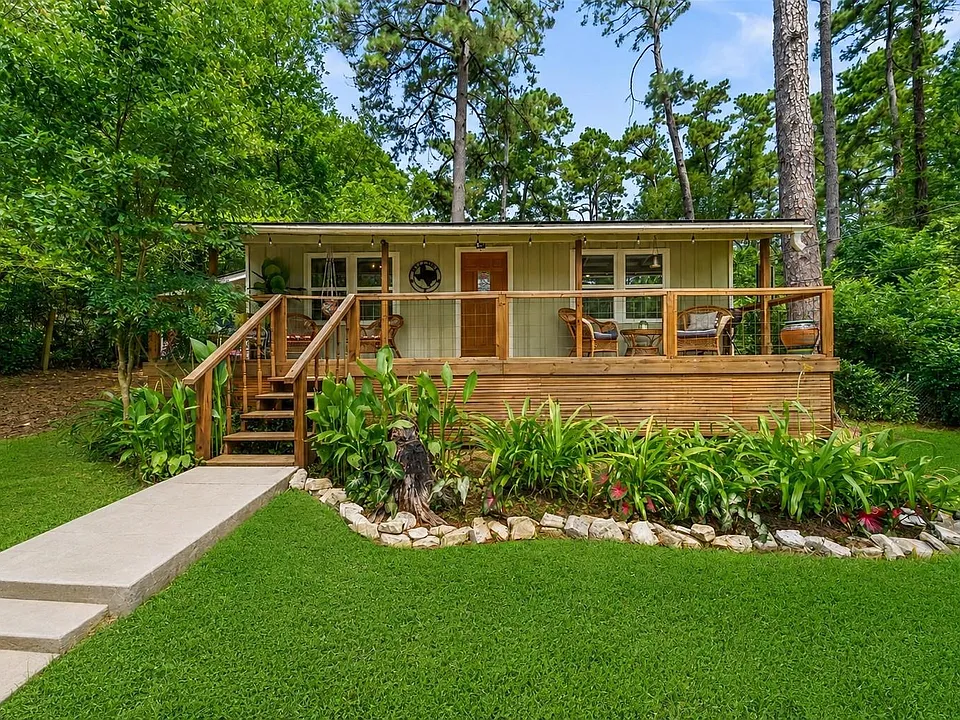 11045 Woodview Dr