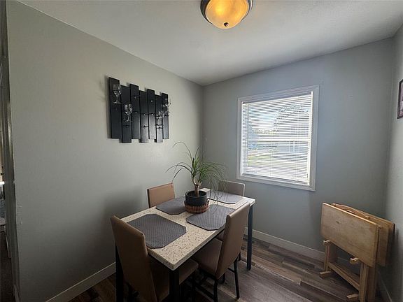 5th image of 270 W Elm #1-2